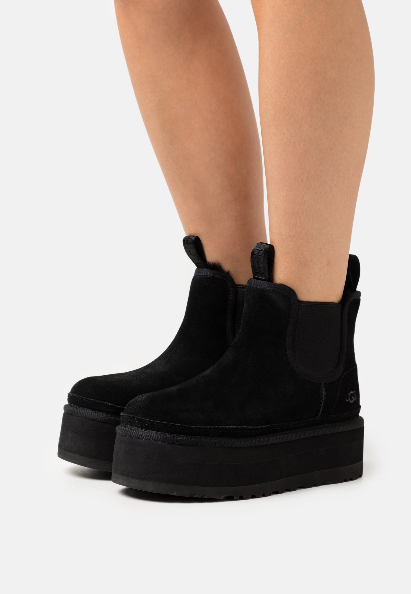 UGG 1134526W NEUMEL PLATFORM CHELSEA BLACK