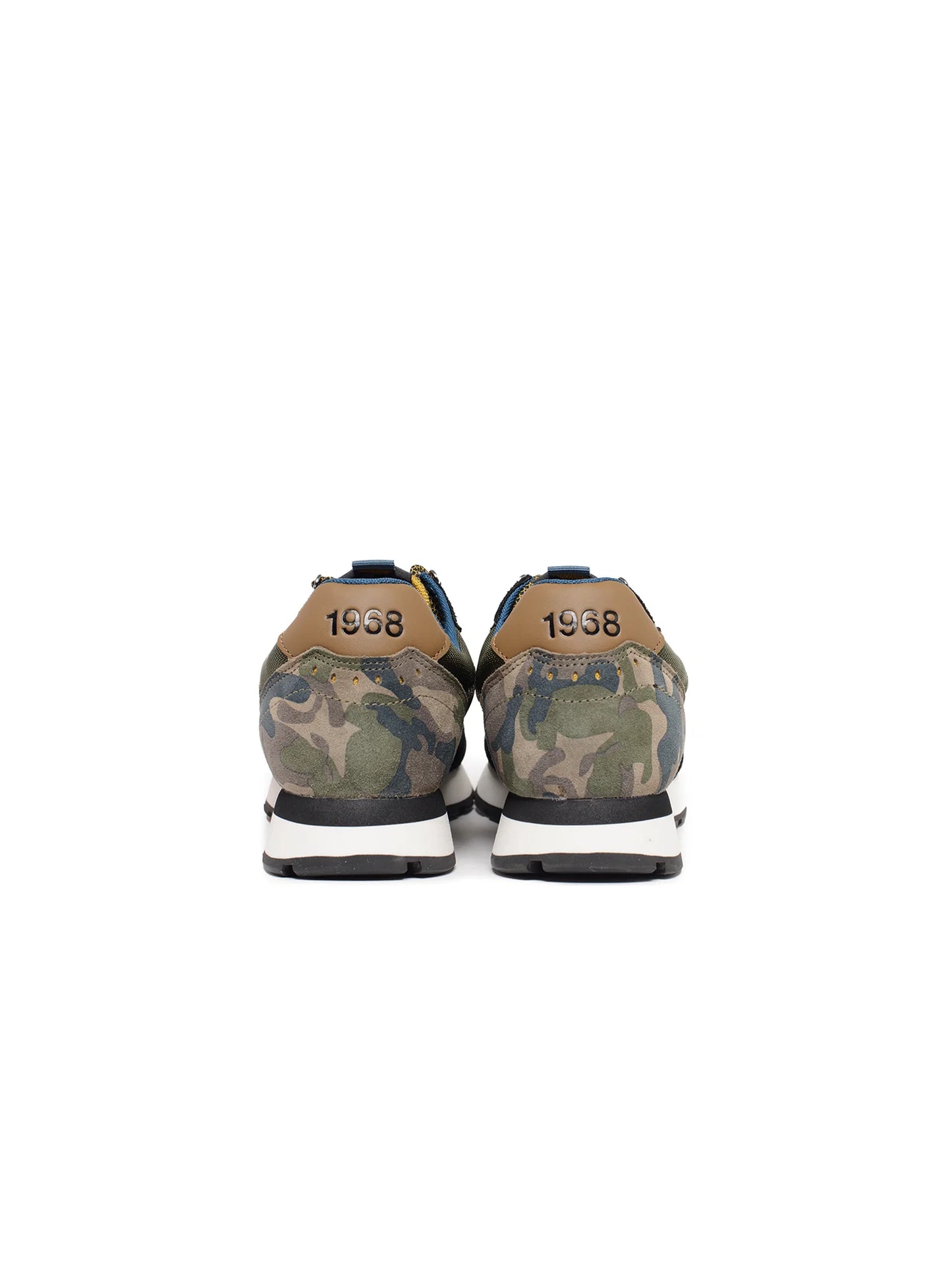 SUN68 Z43105 TOM GOES CAMPING 74 MILITARE SCURO
